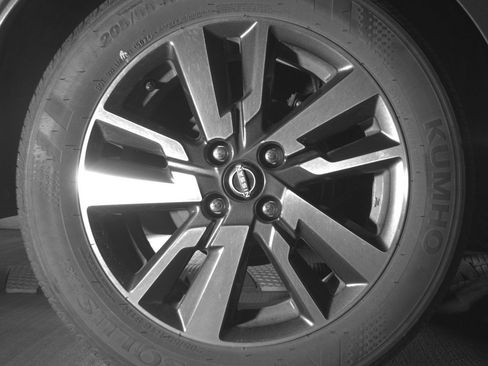 Used 2025 Nissan Versa SV image 15