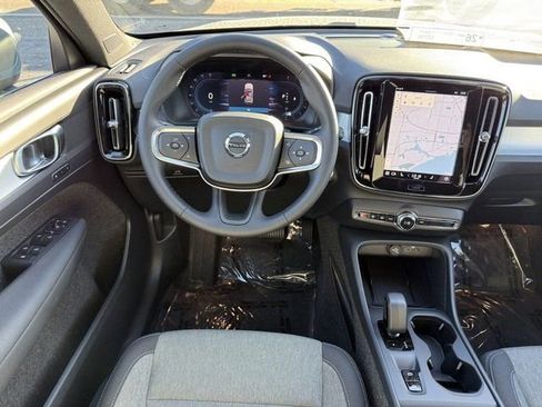 New 2025 Volvo XC40 B5 Core image 15