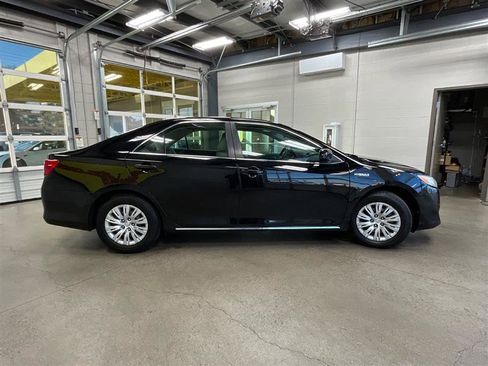 Used 2012 Toyota Camry LE image 6