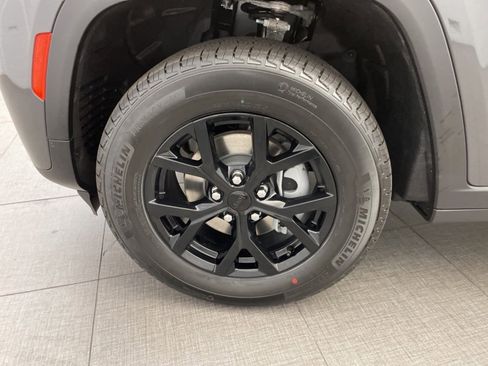 New 2026 Jeep Grand Cherokee Altitude image 8