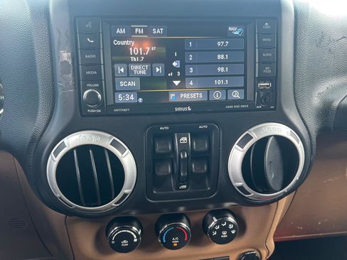 Used 2014 Jeep Wrangler Unlimited Sahara w/ Connectivity Group AWD/4WD image 21