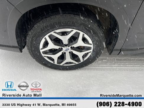 Used 2023 Subaru Forester Premium AWD/4WD image 11