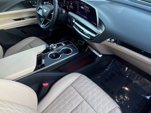 Certified 2025 Cadillac Lyriq Luxury w/ Nappa Leather Package image 18