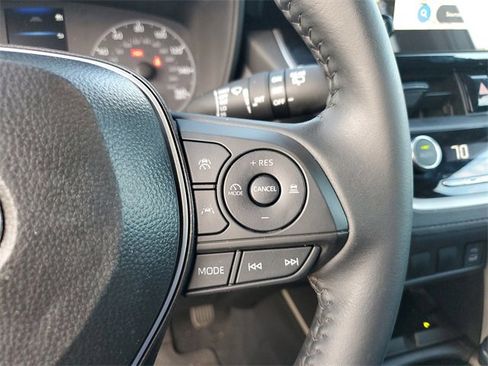 Used 2025 Toyota Corolla Cross LE image 20