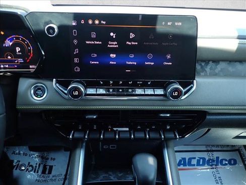 Used 2024 Chevrolet Colorado ZR2 w/ Technology Package AWD/4WD image 15