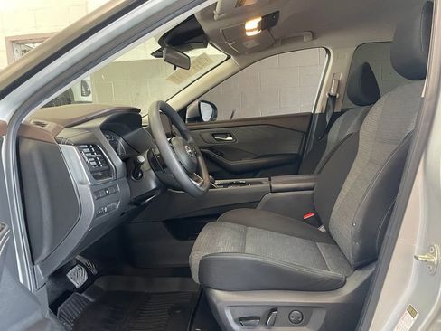 Certified 2023 Nissan Rogue SV FWD image 10