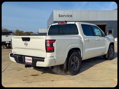 New 2025 Nissan Frontier SV w/ SV Convenience Package image 8