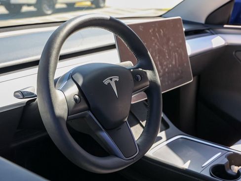 Used 2024 Tesla Model Y Long Range AWD/4WD image 14