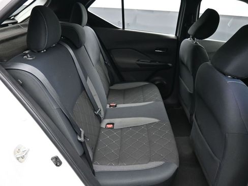 Used 2018 Nissan Kicks SV image 22