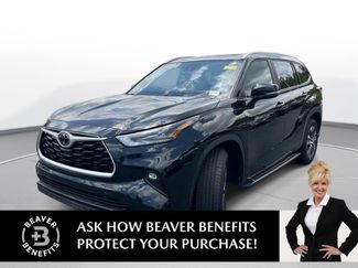 Used 2023 Toyota Highlander XLE FWD video 1