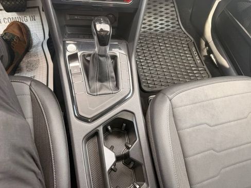 Certified 2025 Volkswagen Taos SE FWD image 25