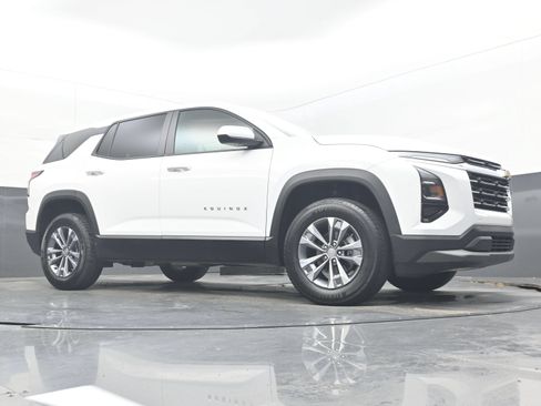Used 2025 Chevrolet Equinox LT FWD image 23