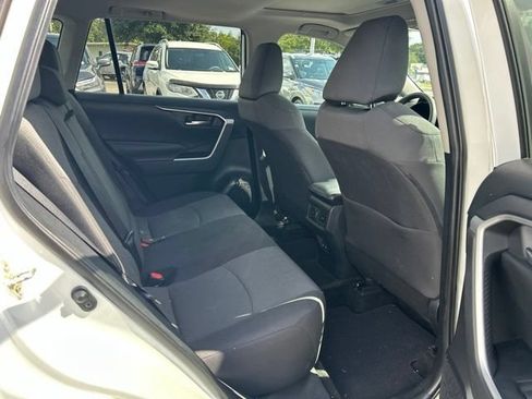 Used 2020 Toyota RAV4 XLE w/ Convenience Package FWD image 14