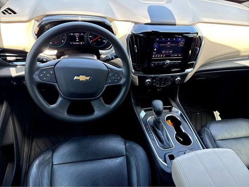 Used 2023 Chevrolet Traverse LS FWD image 4