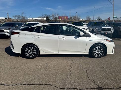 Used 2021 Toyota Prius Prime XLE image 12