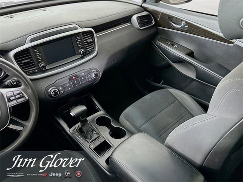 Used 2020 Kia Sorento LX image 19
