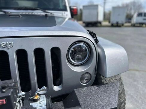 Used 2015 Jeep Wrangler Unlimited Sahara w/ Connectivity Group image 6