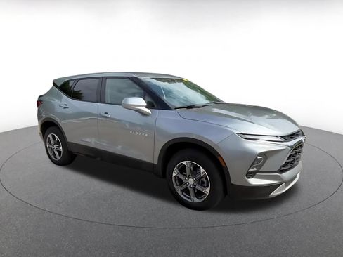 Used 2026 Chevrolet Blazer LT FWD image 2
