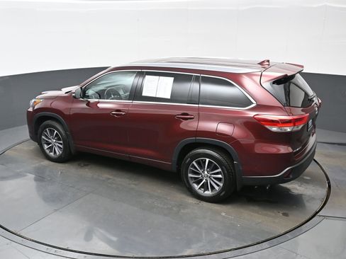 Used 2017 Toyota Highlander XLE image 37