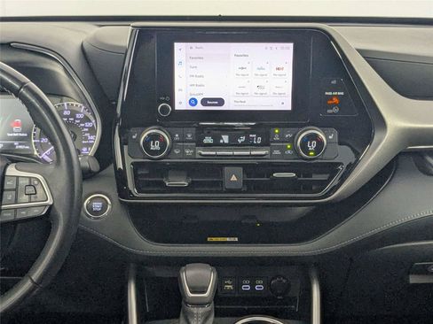 Used 2023 Toyota Highlander XLE FWD image 45