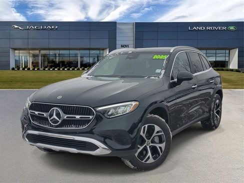 Used 2025 Mercedes-Benz GLC 350e 4MATIC image 1
