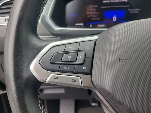 Used 2024 Volkswagen Tiguan SE w/ Panoramic Sunroof Package FWD image 29