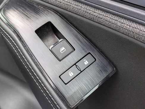 Used 2023 Nissan Rogue SV image 32