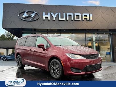 Used 2020 Chrysler Pacifica Touring-L w/ Advanced Safetytec Group