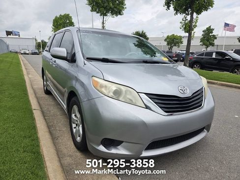 Used 2013 Toyota Sienna LE FWD image 3