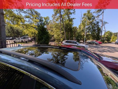 Used 2024 GMC Terrain SLE w/ Driver Convenience Package FWD image 10