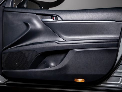 Used 2018 Toyota Camry LE image 38