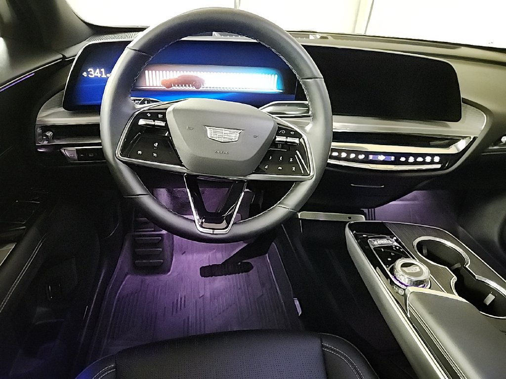 Used 2025 Cadillac Lyriq Luxury w/ LPO, Floor Liner Package AWD/4WD image 13