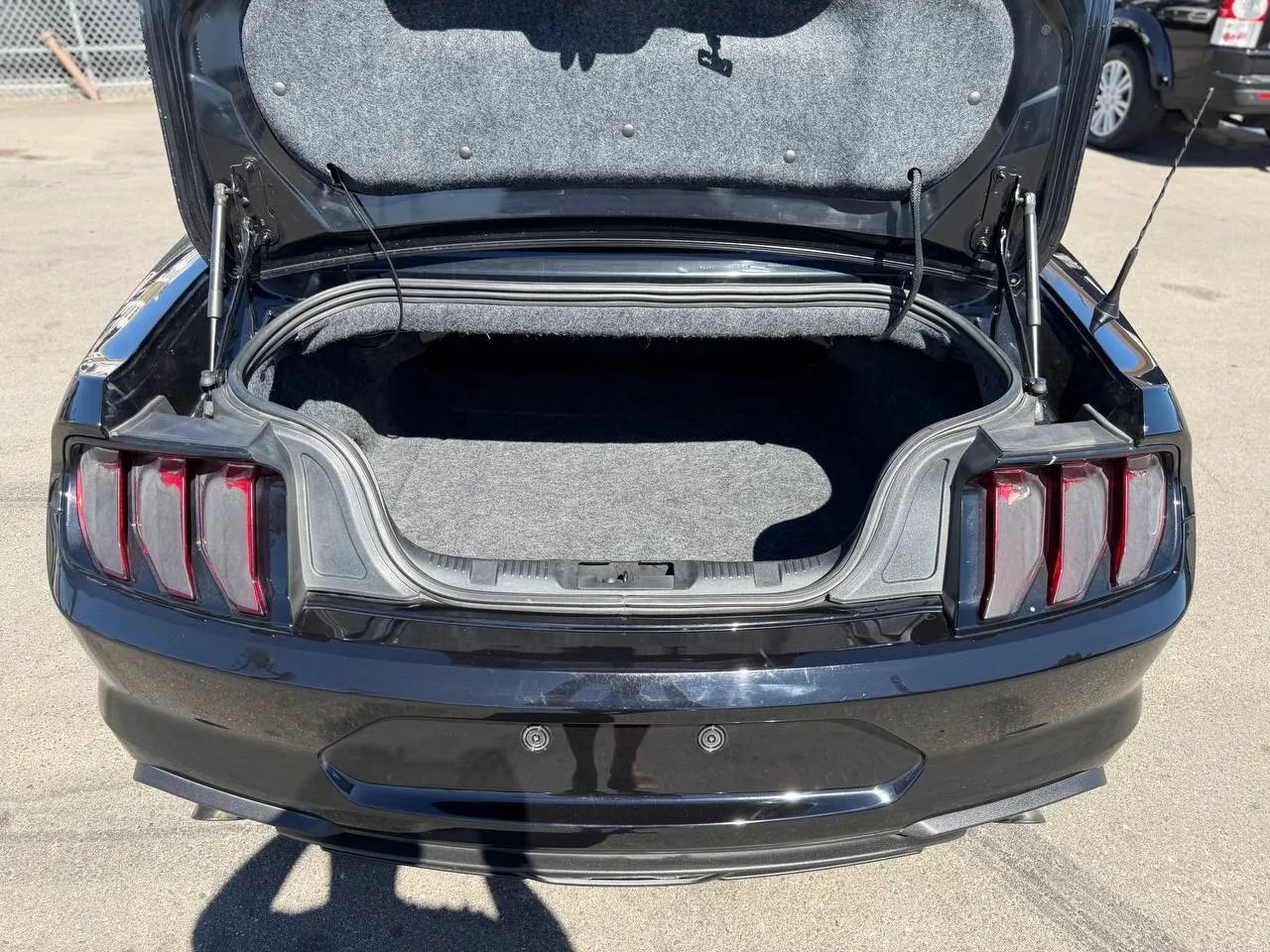 Used 2018 Ford Mustang Convertible RWD image 36