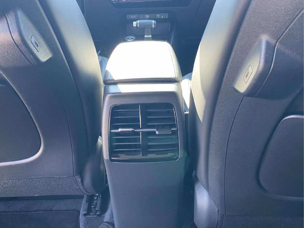 Used 2025 Kia Niro EX FWD image 11