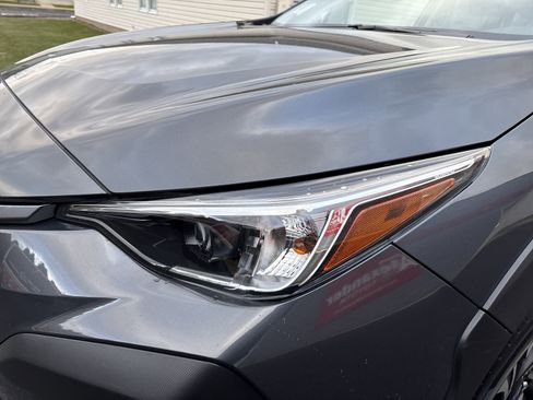 Used 2024 Subaru Crosstrek 2.0i Premium image 10