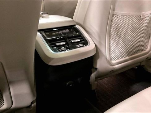 Certified 2022 Volvo XC90 T6 Inscription w/ Climate Package image 34