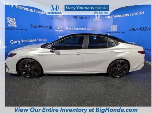 Used 2025 Toyota Camry XSE FWD image 9