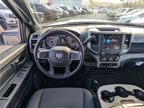 Used 2024 RAM 3500 Tradesman w/ Chrome Appearance Group image 17