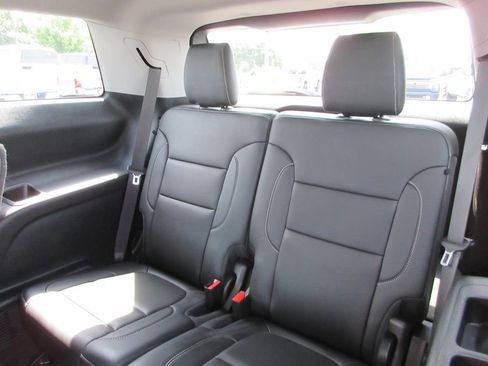 Used 2021 GMC Acadia SLT w/ Preferred Package FWD image 22