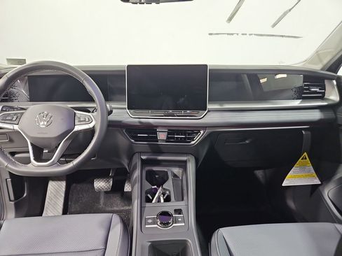 New 2026 Volkswagen Tiguan SE AWD/4WD image 17