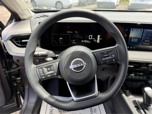 Used 2026 Nissan Kicks SV FWD image 5