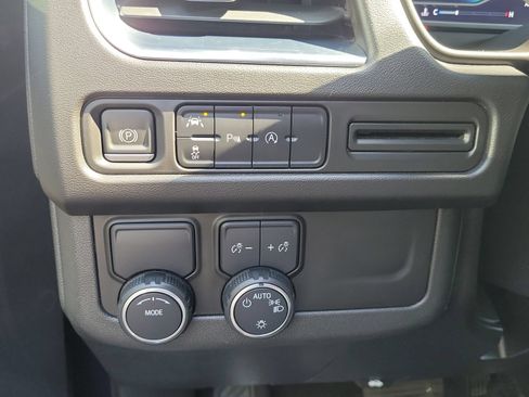Used 2023 Chevrolet Suburban LT RWD image 13