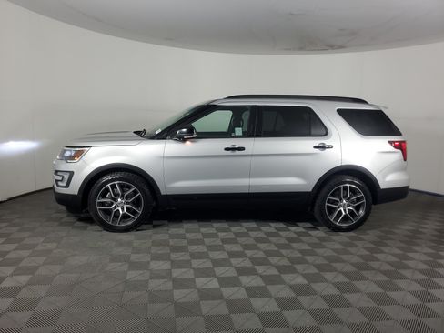 Used 2017 Ford Explorer Sport w/ Equipment Group 401A AWD/4WD image 7