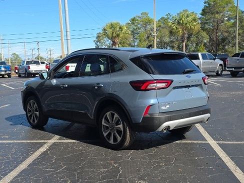 Certified 2025 Ford Escape Platinum w/ Premium Technology Package image 10