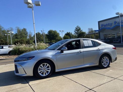 Used 2025 Toyota Camry LE FWD image 7