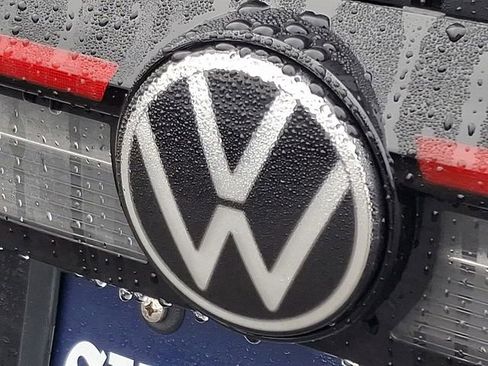 New 2026 Volkswagen Taos SE image 12