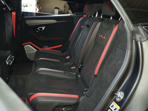 Used 2023 Lamborghini Urus Performante AWD/4WD image 30