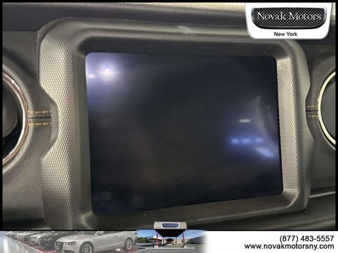 Used 2022 Jeep Wrangler Unlimited Sahara AWD/4WD image 21