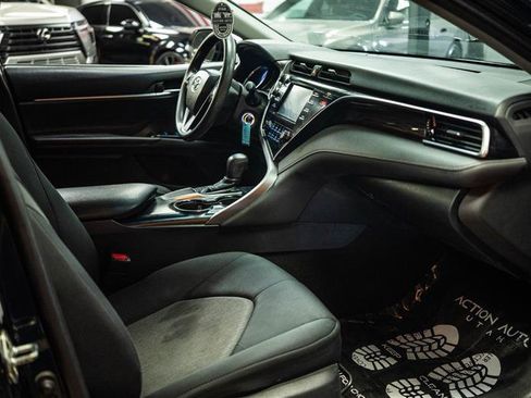 Used 2018 Toyota Camry LE FWD image 13