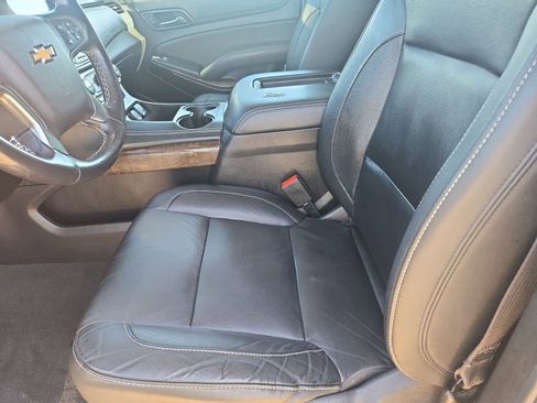 Used 2020 Chevrolet Suburban LT image 15
